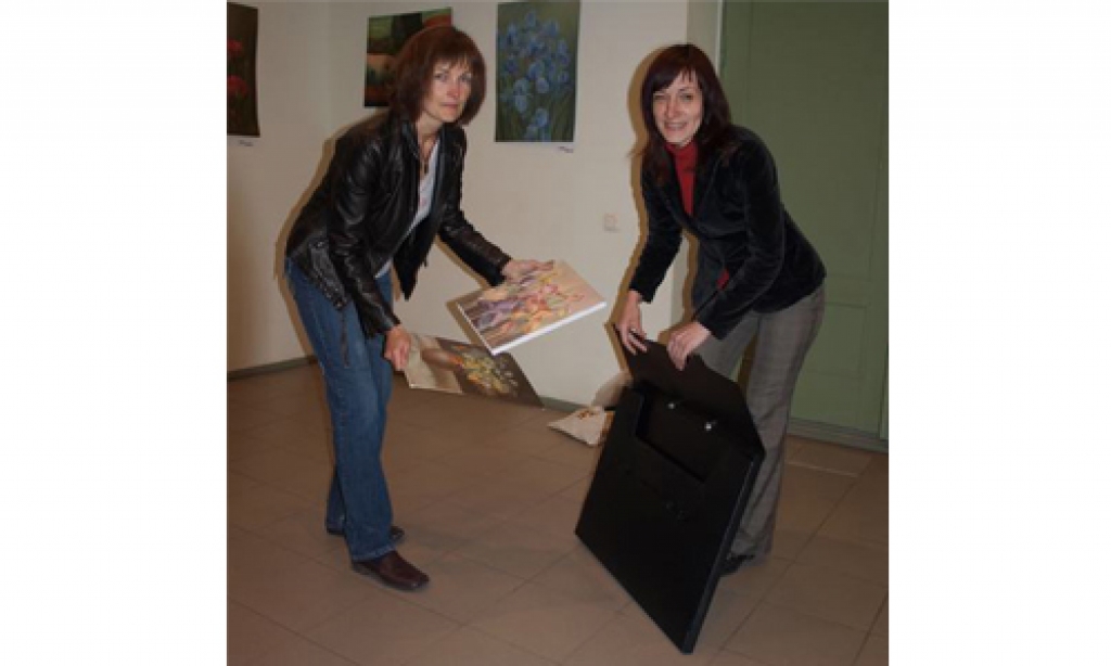 TOP IZSTĀDE. To veido skolotājas Velga Klints (no kreisās) un Inga Melne.