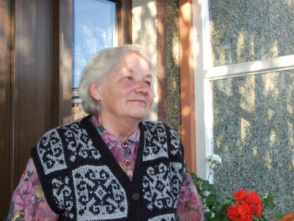 AR SMAIDU PRETĪ PAVASARIM. Šolmanes kundze šopavasar pirms jubilejas savas ziemcietes jau aprušinājusi.