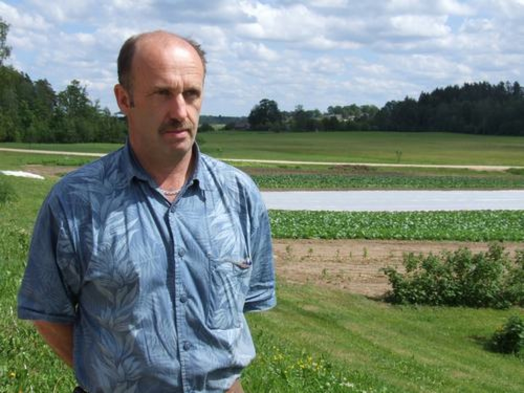 Par rītdienu jādomā šodien. Ilgonis Grunšteins, “Cīrulīšu” saimnieks, Bebru pusē jau gadiem ilgi nodarbojas ar dārzeņkopību. 