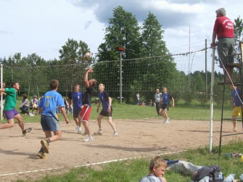 Bebrēnieši pret zalviešiem. Cīņa par pirmo vietu volejbolā.