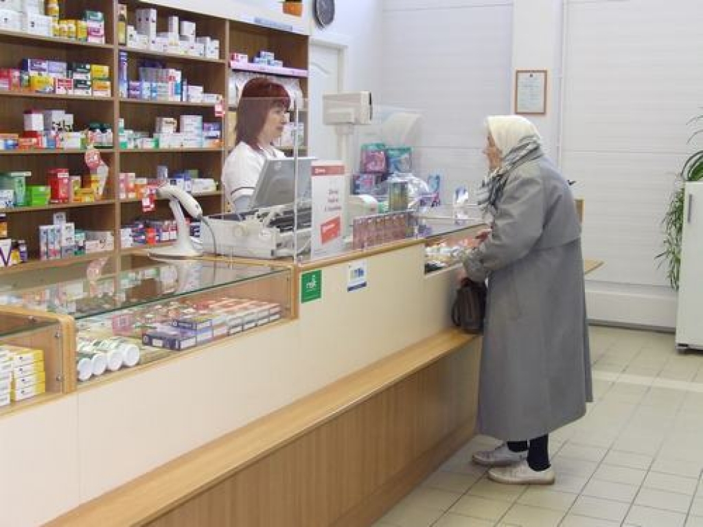 Viss vienuviet. Tagad Kokneses aptieka ir lielveikala “Maxima” ēkā, kur pircēji var iegādāties gan pārtikas preces, gan zāles. No kreisās aptiekas vadītāja Elita Noreika.