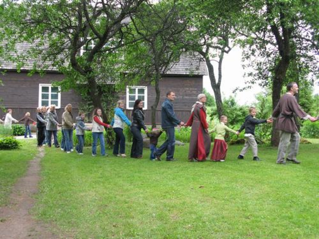 Pirmssvētku treniņš. Kopīga Jāņu rotaļa.