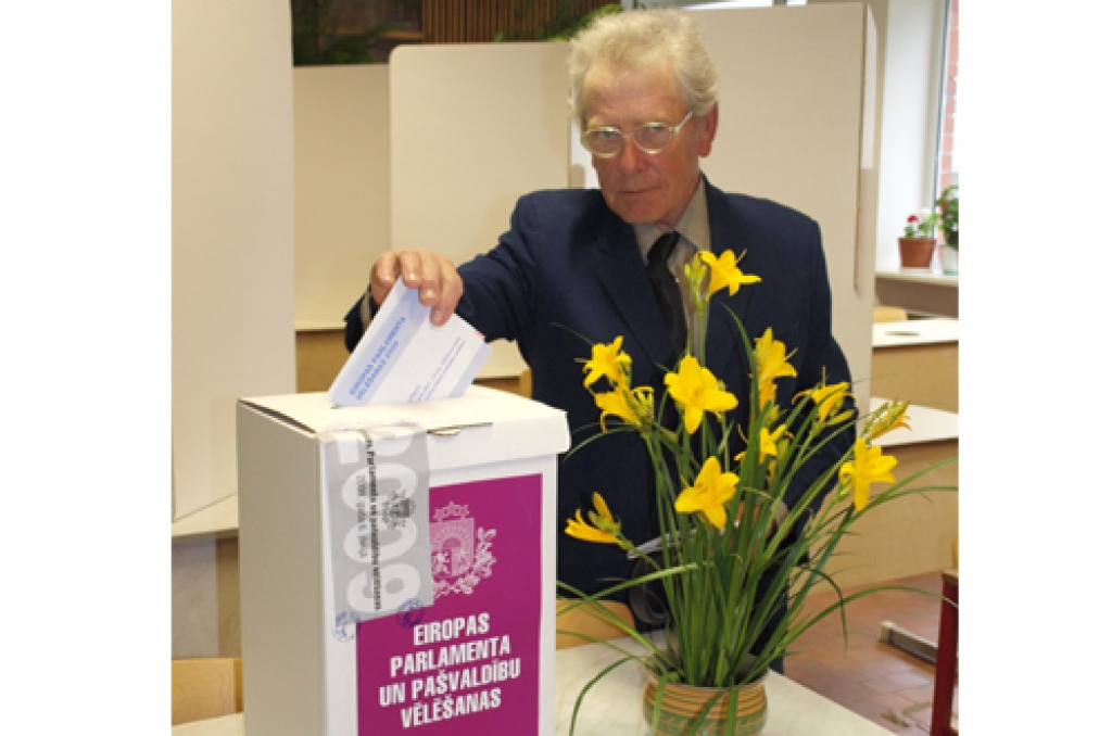 IZVĒLE IZDARĪTA. Aizkrauklietis Jānis Groza cer, ka domē strādās viņa izraudzītie deputāti.