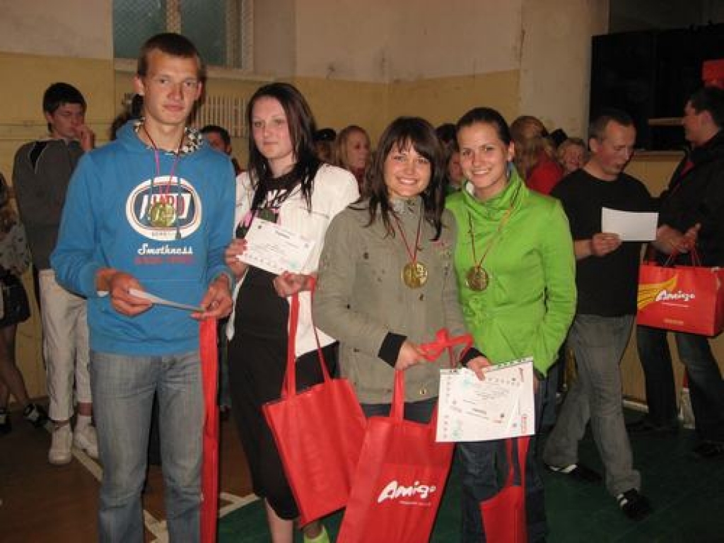 Uzvarētāji. Seces mazpulcēni Uģis Krīgers (no kreisās), Sigita Vaškeviča, Marta Mencendorfa un Solveiga Kriškāne. 