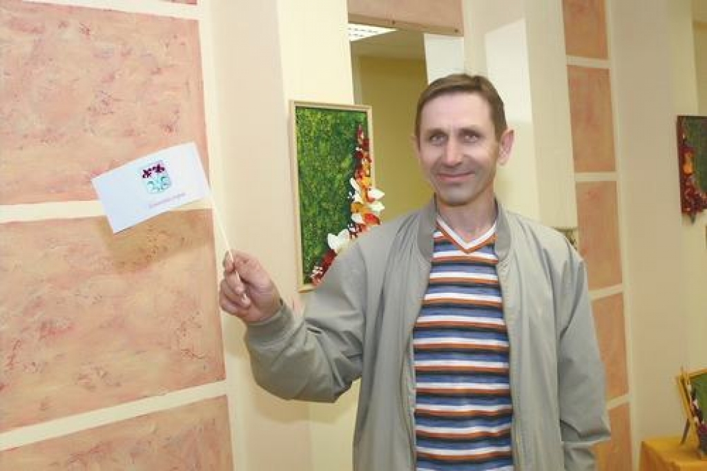 Turpinās “nest karogu”. Vecumnieku novada priekšsēdētājs Rihards Melgailis.