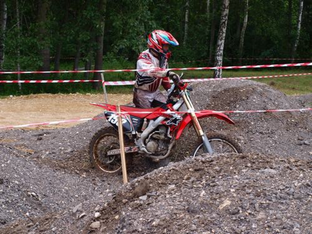Šodien un rīt Daudzesē notiek moto piedzīvojumu kluba “ApPasaule” rīkotās  moto un velo piedzīvojumu sacensības, kas vienlaikus ir Latvijas atklātā Moto un velo piedzīvojumu sacīkšu čempionāta, klubu čempionāta un LaMSF Kausa posms. 
Autors: Indulis Burka