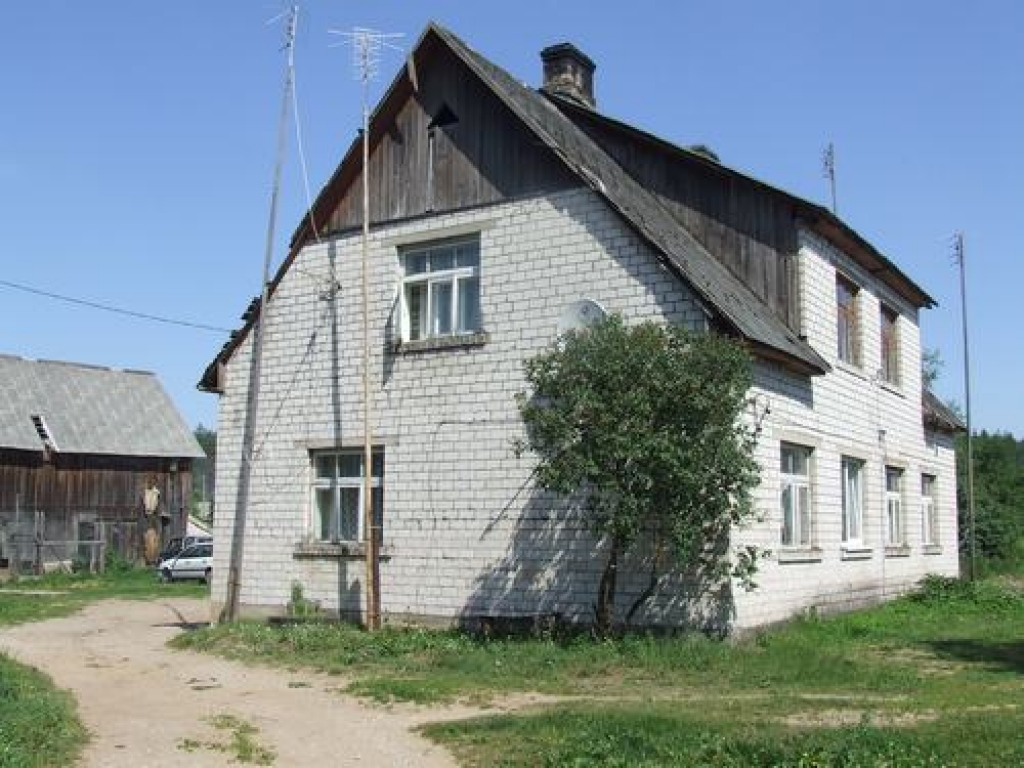 Jauna mājvieta. Valles pagasta pārvalde Tuskeņa kungam dzīvokli piešķīrusi “Meiju” mājās. 