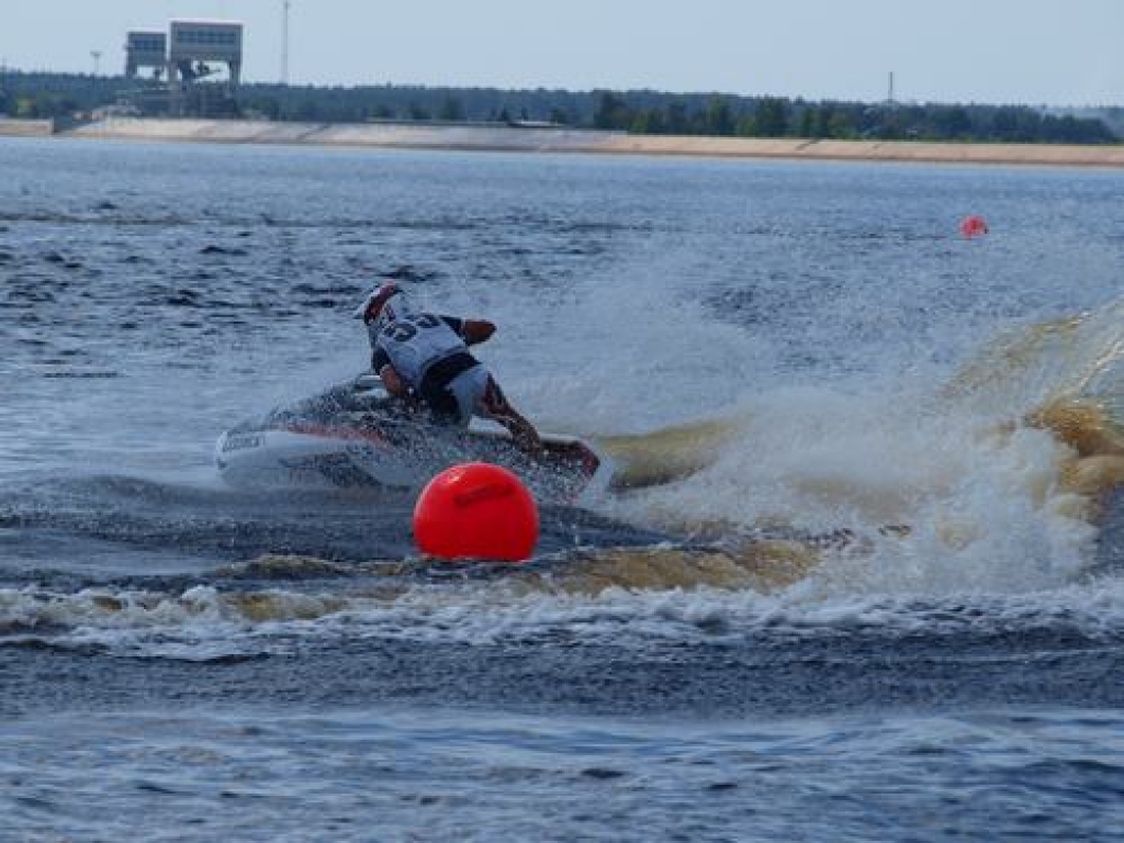 LABĀKAIS. Trases līkumā Jānis Uzars. Viņš triumfēja divās motociklu klasēs. 