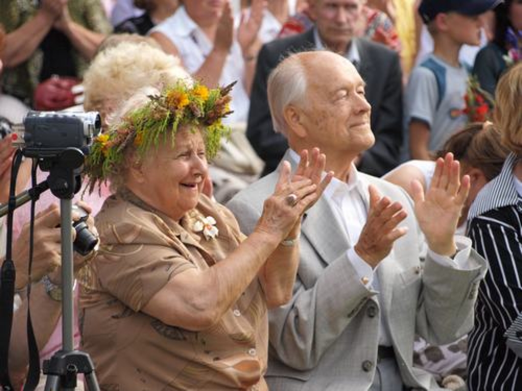 Šodien Vallē, brāļu Teodora un Alfreda Amtmaņu muzejā “Zvanītāju Bukās”, Latvijas Nacionālā teātra aktieriem Maigai Grīnbergai un Ērikam Brītiņam pasniedza Alfrēda Amtmaņa—Briedīša prēmiju.
Autors: Indulis Burka