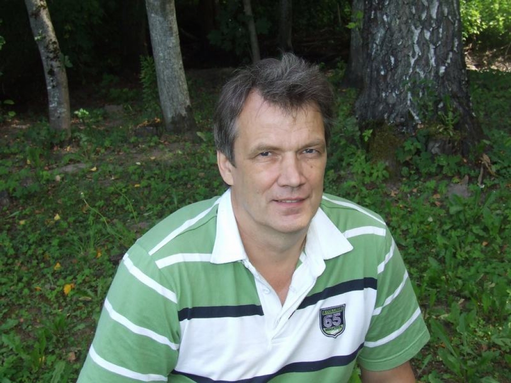 Uzņēmējs un deputāts. Vecumnieku novada deputāts un SIA “Godiņi” valdes loceklis Andris Lisovskis.