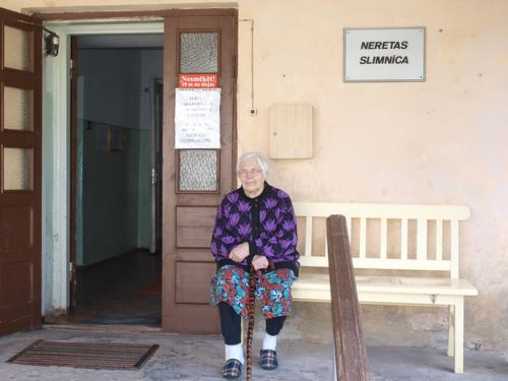 JĀNOŅEM. Šī plāksne vairs neatbilst ēkas iekšējam saturam...