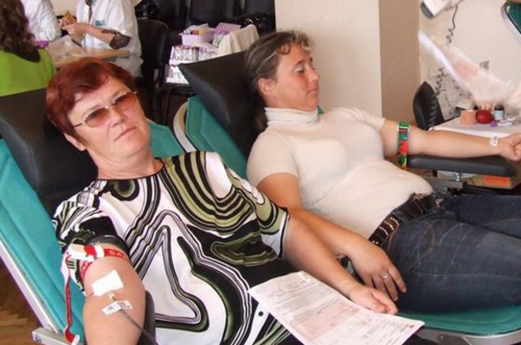 Šodien Aizkraukles pilsētas kultūras namā Valsts asinsdonoru centra darbinieces pieņēma 125 donorus, no katra paņemot 485 gramus asiņu.
Autors: Margarita Celmiņa