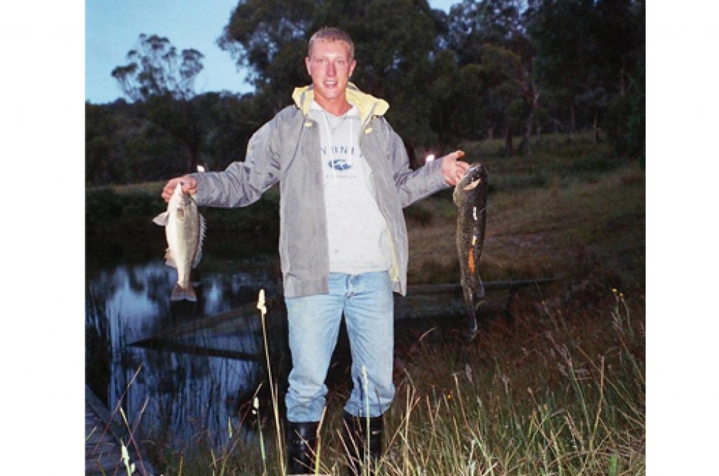 Loms Austrālijā. Brīvo laiku Uģis labprāt pavada arī makšķerējot.