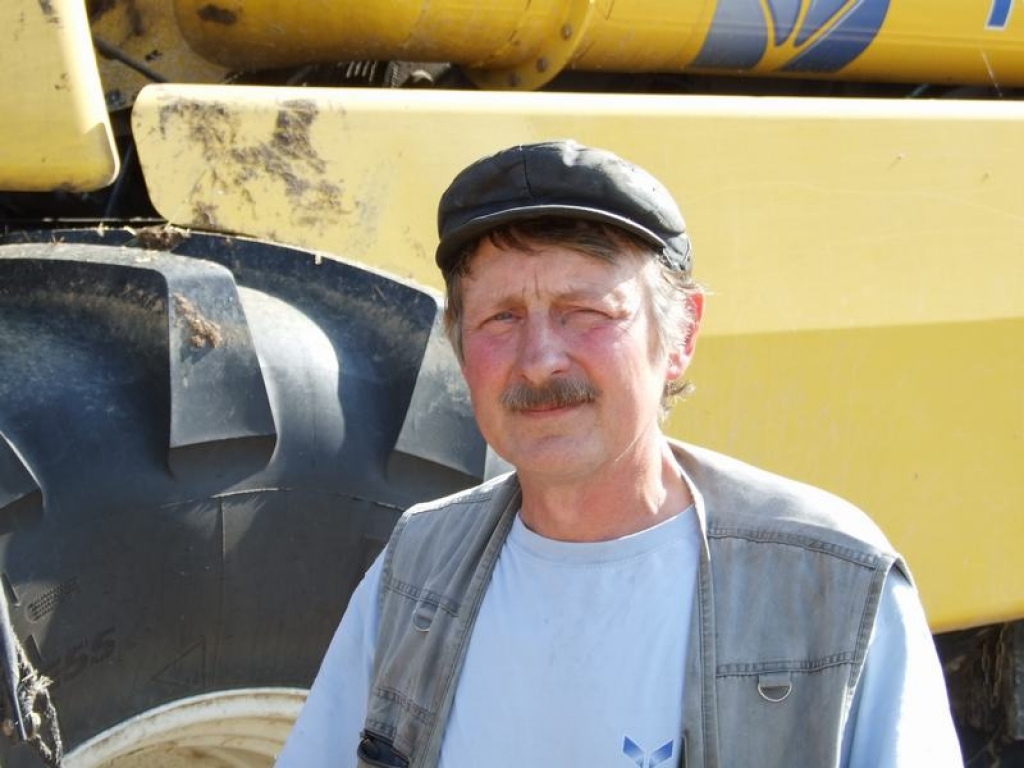 Visu dzīvi ar “dzelžiem”. Jubilārs Brunis Rukmanis vēl joprojām rudeņos stūrē kombainu. 