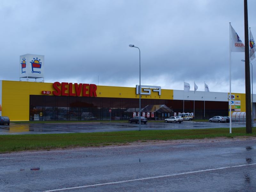 MAINĪS IZKĀRTNI. “Selver” izkārtne “IGA centra” fasādi rotās vairs tikai līdz oktobra beigām.