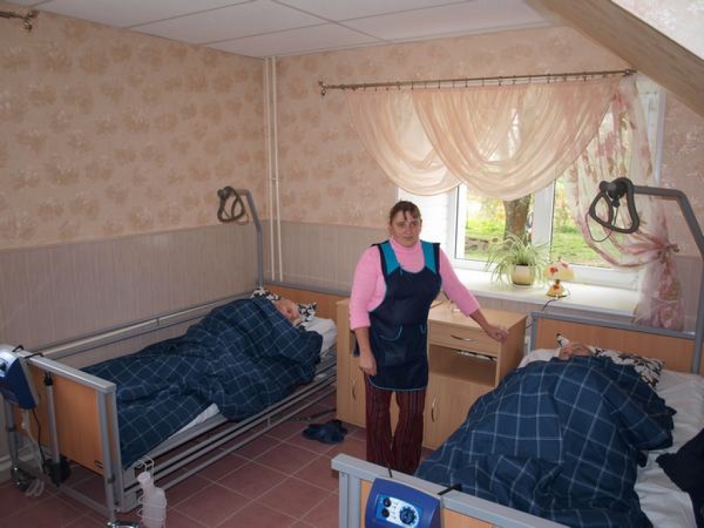 LABA APRŪPE. Viena no paliatīvās nodaļas palātām, kurā ārstējas divi klienti. Viņus aprūpē Zelma Vējele. 