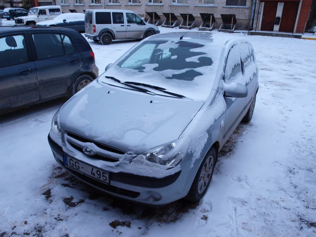 Ar šo Hyundai Getz automašīnu iereibuši policisti notrieca sirmgalvi.