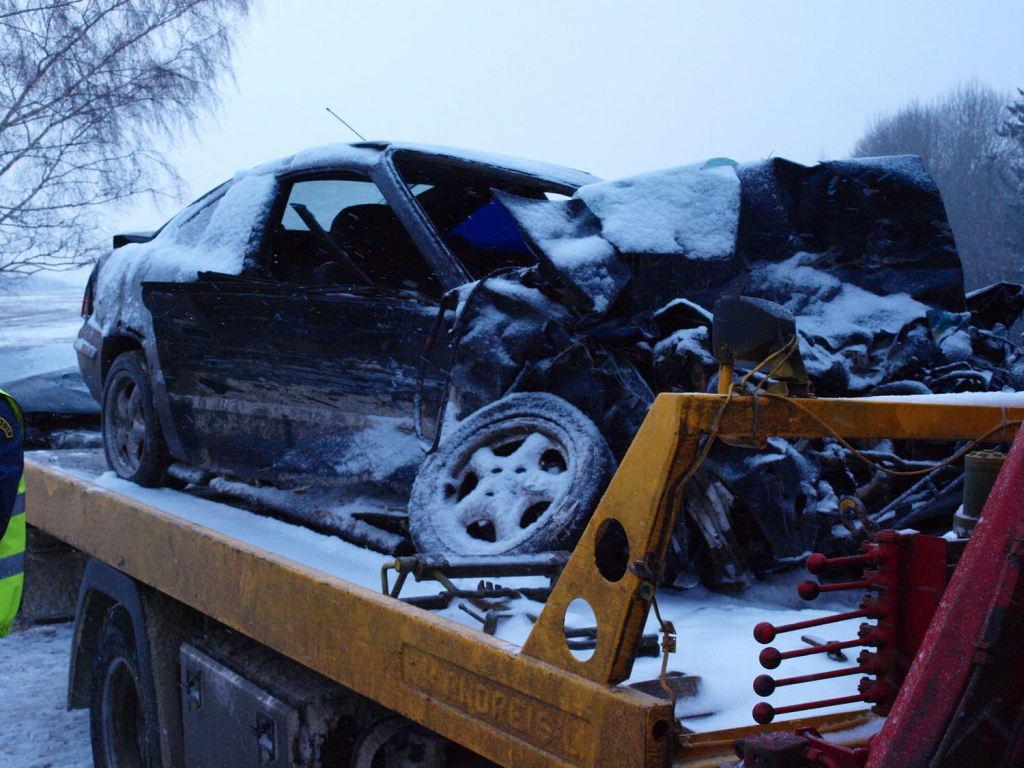 Šodien ap pulksten 13.30, šosejas Rīga—Daugavpils 94. kilometrā, notika desmit automašīnu sadursme, kura gāja bojā viens cilvēks. Satiksme uz šosejas vēl joprojām ir bloķēta un to novirza pa apvedceļu. 
Autors: Indulis Burka