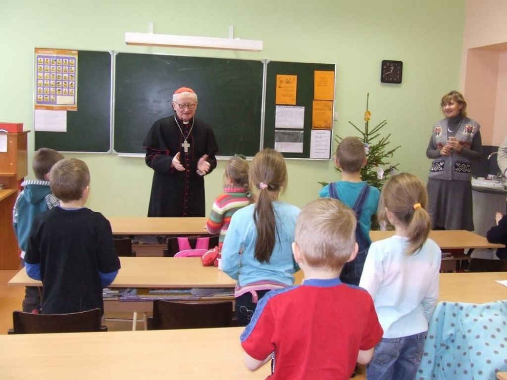 Pēc Skrīveru vidusskolas vadības ielūguma šodien ar skolēniem tikās katoļu baznīcas kardināls Jānis Pujats. 
Autors: Guna Mikasenoka