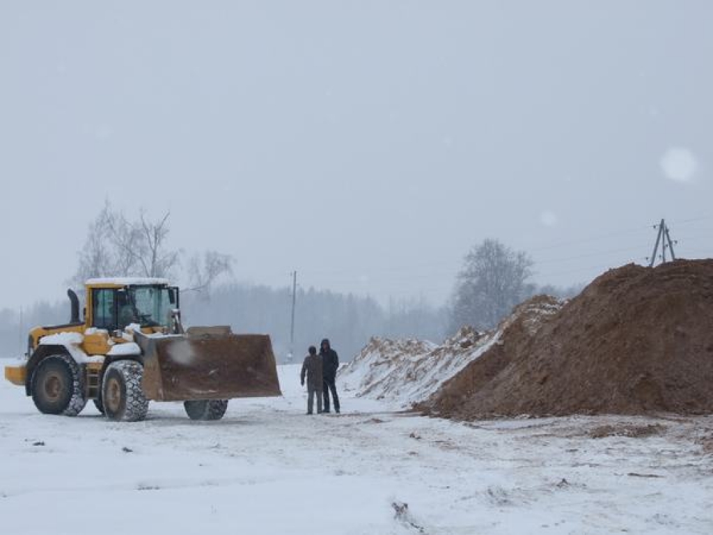 Krājumi pavasarim. Gatavojas darbi autoceļa Aizkraukle—Sece remonta turpināšanai.