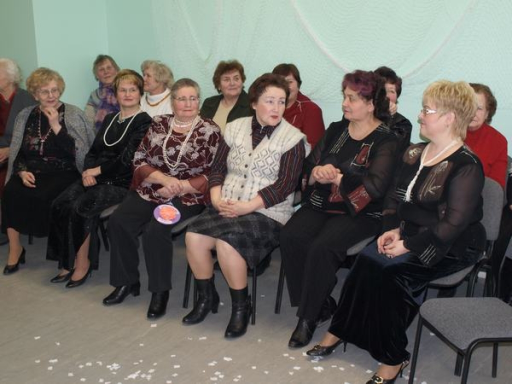 Dienas centrs pensijas vecuma cilvēkiem “Pīlādzis” Aizkrauklē šodien svin piecu gadu jubileju. Dienas centrā aktīvi darbojas vairāk nekā 100 cilvēku — katrs savā interešu grupā: dārzkopju, rokdarbnieču, veselīga dzīvesveida un sporta....
Autors: Indulis Burka