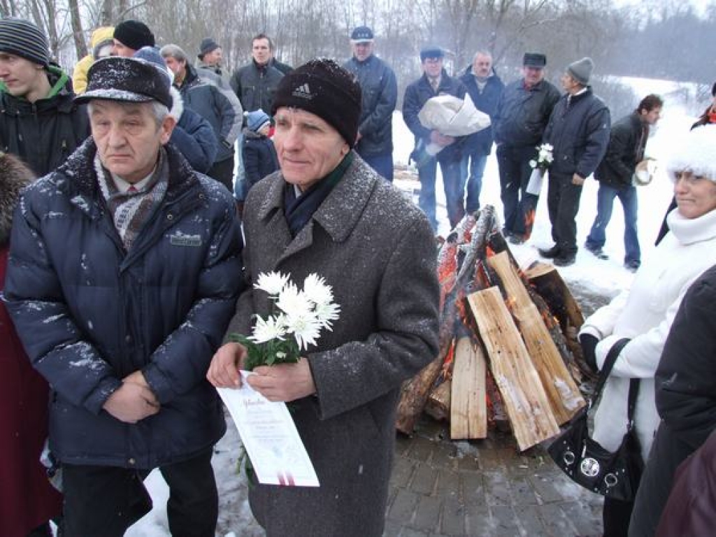 Tās bija īpašas dienas. Secieši Mārtiņš Ramiņš (no kreisās) un Mārtiņš Brovackis, sildoties pie atmiņu ugunskura. 