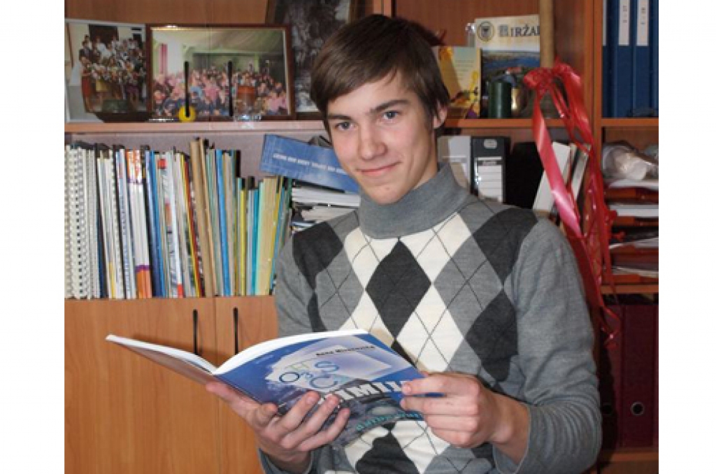 PATĪK FIZIKA UN KRIEVU VALODA. Rolandam Rudzonam mācības grūtības nesagādā. 