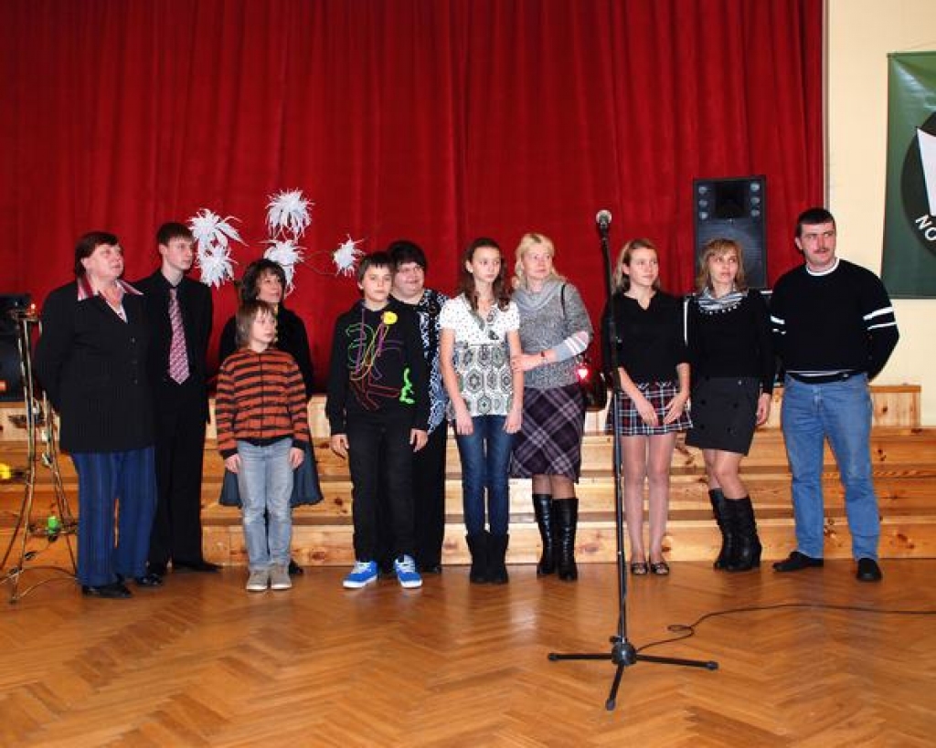  Pateicas par labu darbu. Pasākumā sumināja ne tikai skolēnus, bet arī viņu vecākus. 