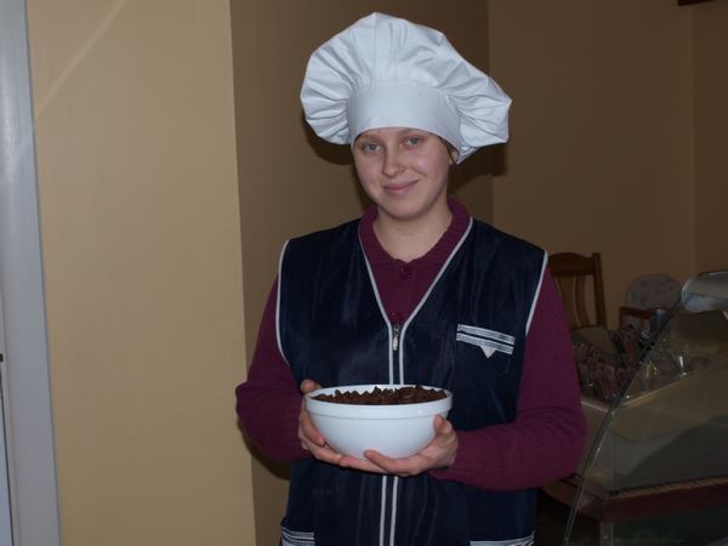 PĒC MĒNEŠA UZ VĀCIJU. Lāsmai Dambrānei šobrīd ir prakse “Ragāļu kroga” virtuvē Koknesē. Taču jau pēc mēneša viņa brauks stažēties uz Vāciju.  