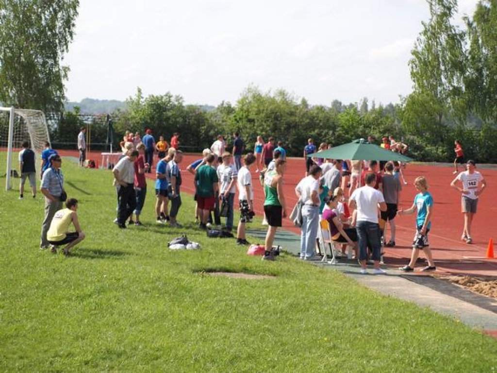 Šodien, 19. maijā Aizkraukles novada stadionā notika junioru un A grupas jauniešu skolu reģionālās sacensības vieglatlētikā. Tajās piedalījās  Aizkraukles reģiona labākie sportisti. Arī laika apstākļi bija piemēroti sacensībām. 

Autors: Līga Patmalniece