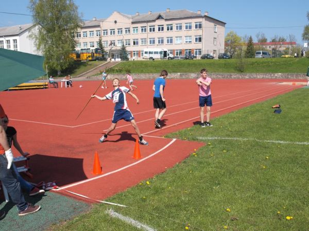 Aizkraukles pilsētas stadionā šodien notika Aizkraukles novada sporta skolas rīkotās reģionālās sacensības vieglatlētikā. Sacensībās piedalījās 7. un 8. klašu skolēni.
Autors: Indulis Burka