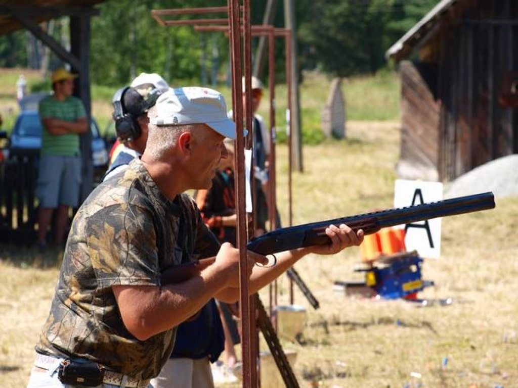 Sestdien Birzgales pagasta “Radzēs” notika sacensības šaušanā vairākos veidos — amerikāņu trapā un sportingā. Par spīti karstumam visas dienas garumā tika noskaidroti trāpīgākie šāvēji.
Autors: Indulis Burka