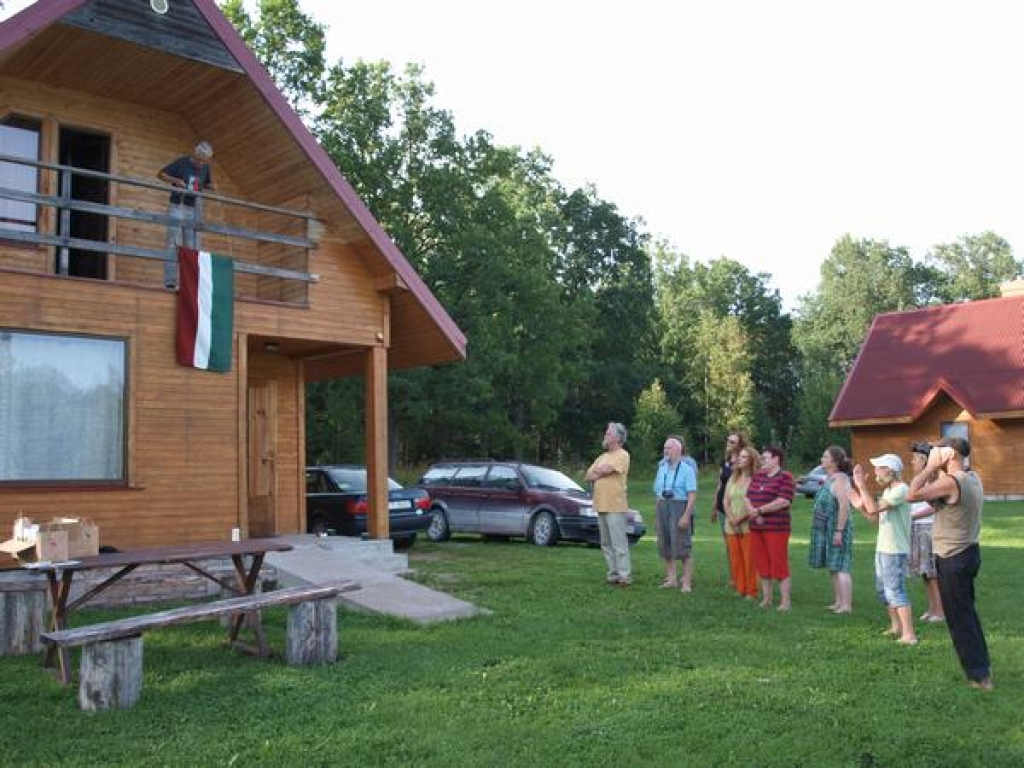 Skrīveru novadā šonedēļ notiek biedrības “Sēlijas palete” rīkotais plenērs, kurā 16 mākslinieku gleznos Skrīveru apkaimi un Daugavas krastus. Viņu veikumu svētdien varēs apskatīt Andreja Upīša memoriālās mājas dārzā. 
Autors: Indulis Burka