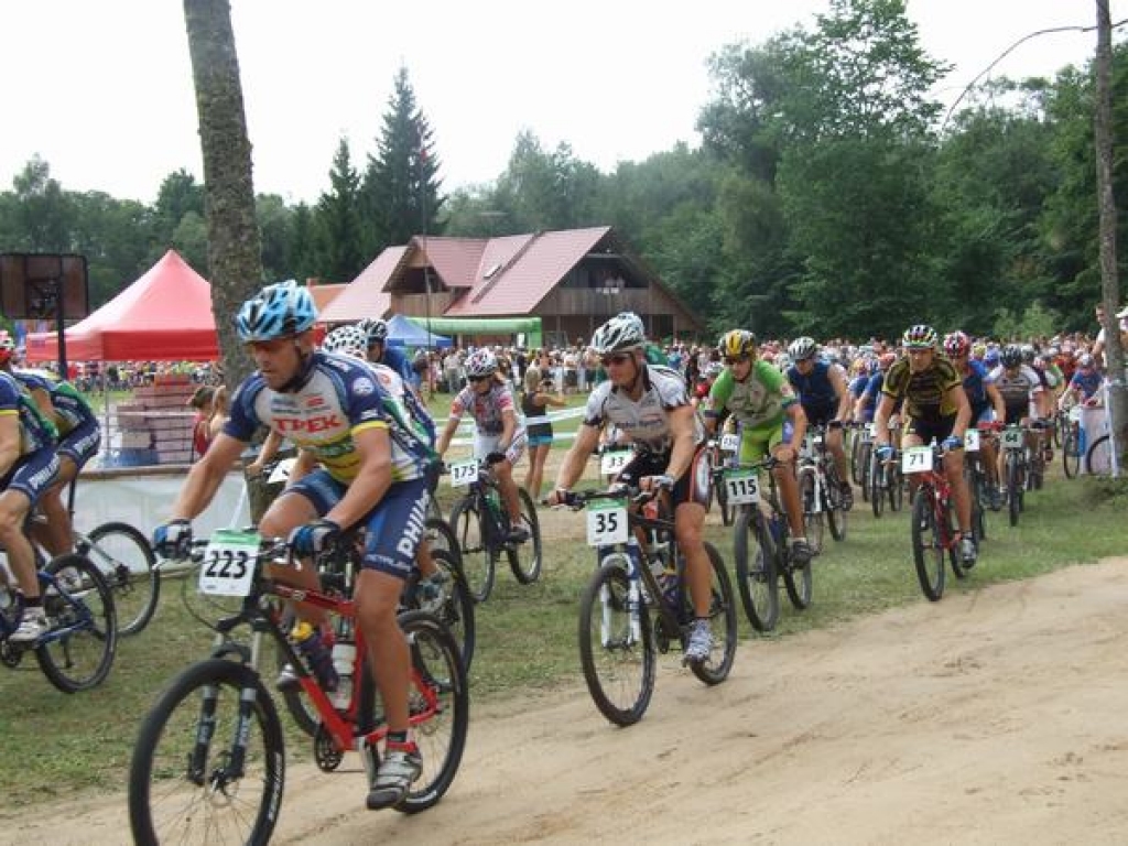 Vietalvas pagasta sporta bāzē “Mailes” svētdien, 1. augustā, aizvadīts  “SEB bankas” kalnu divriteņu maratons, kas pulcēja ap pusotra tūkstoša dalībnieku no Latvijas un arī dažiem ārvalstu sporta klubiem. Veiksmīgi startēt izdevās arī...
Autors: Sandra Pumpure
