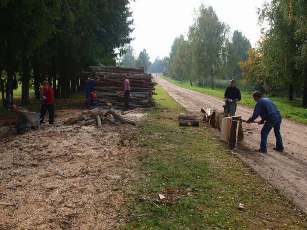 GĀDĀ MALKU. Malkas sagatavošana uzticēta “simtlatniekiem”. 