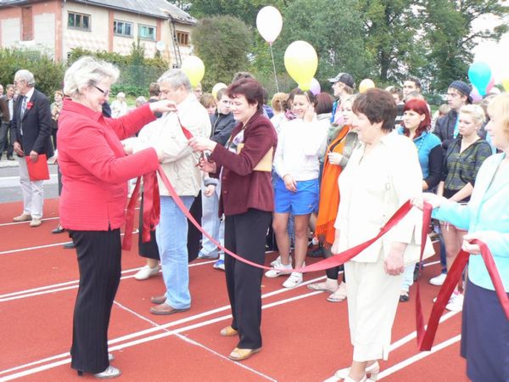 14. septembrī Bebros svinīgi atklāja sporta stadionu. Koncertā par godu šim notikumam ar priekšnesumiem uzstājās bērnudārza 
