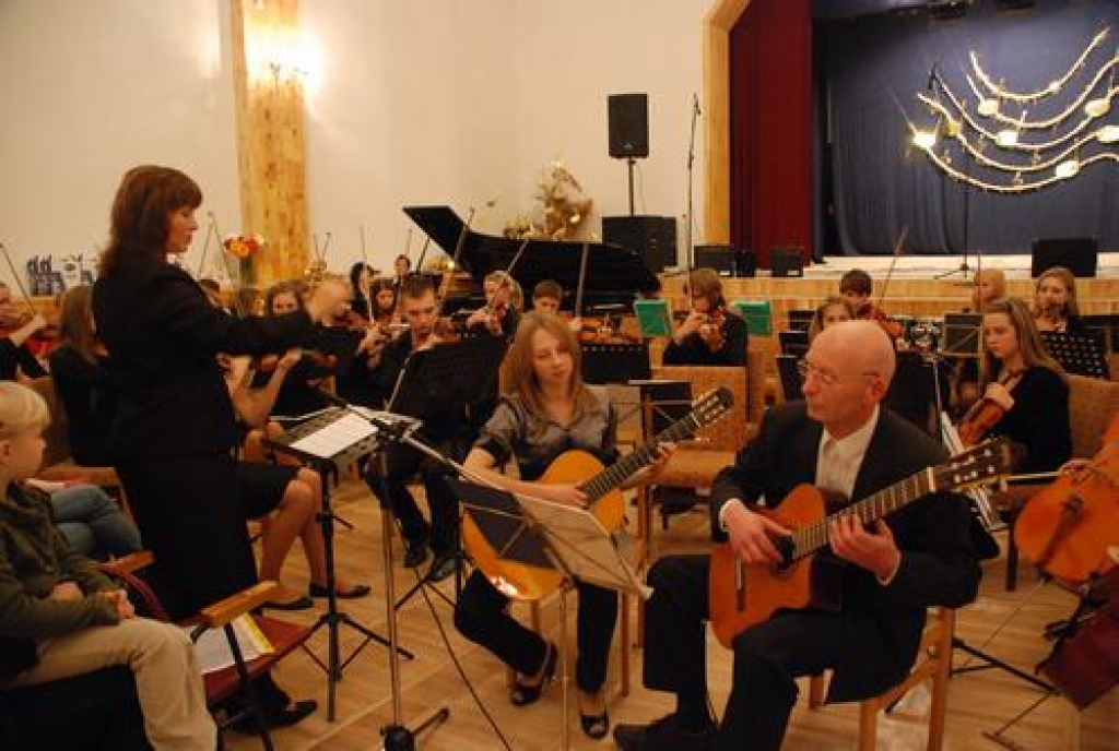 Jau trīspadsmito reizi Jaunjelgavas kultūras namā notika kārtējais bērnu un jauniešu mūzikas festivāls “Draugi — 2010”. Jau trīspadsmito reizi Jaunjelgavas kultūras namā rīkotāji uzņēma ilgi gaidītos viesus. Kā vienmēr, tas pulcēja daudz...
Autors: Jānis Ozoliņš