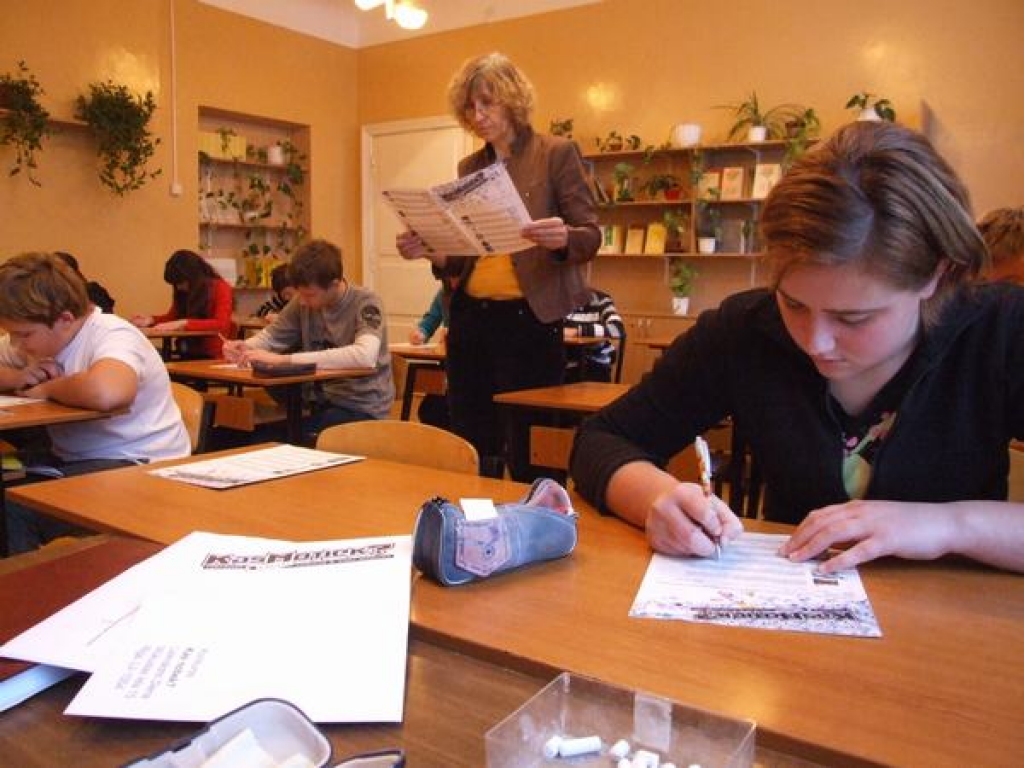 Šodien arī 12 Neretas Jāņa  Jaunsudrabiņa vidusskolas 9. klases skolēni piedalījās laikraksta “Diena” organizētajā zināšanu konkursā “Kas notiek?”.
Autors: Imants Kaziļuns