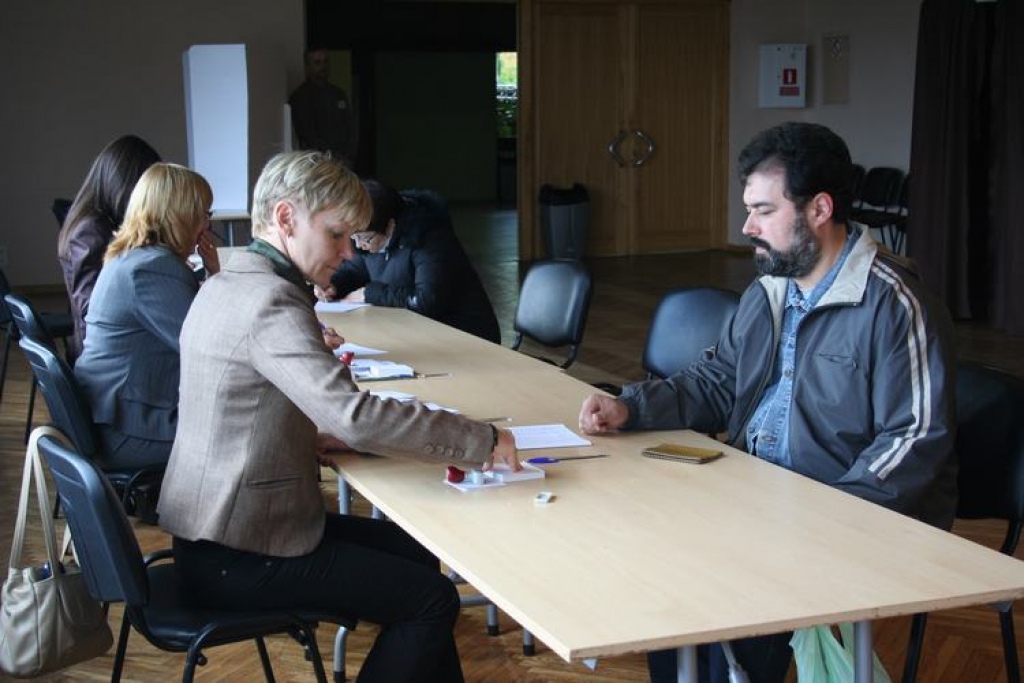 Balsotāji Aizkraukles kultūras namā
Autors: Līga Patmalniece