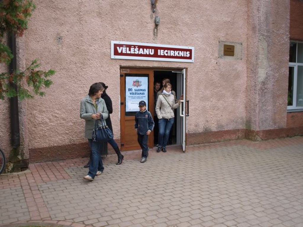 “Staburags” novēroja, ka Skrīveros ap pulksten 11 bija augsta vēlētāju aktivitāte. Vēlēšanu komisijas priekšsēdētāja Gunta Šustere stāsta, ka liels vēlētāju pieplūdums sācies ap pulksten 10. Dienas otrajā pusē tas parasti samazinās....
Autors: Indulis Burka