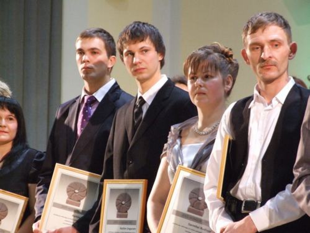 Labāko vidū. Raitis Ungurs (otrais no kreisās) no Bebriem izcēlies ar atjautību un neatlaidību. Tādi puiši veidos Latvijas lauku nākotni. 