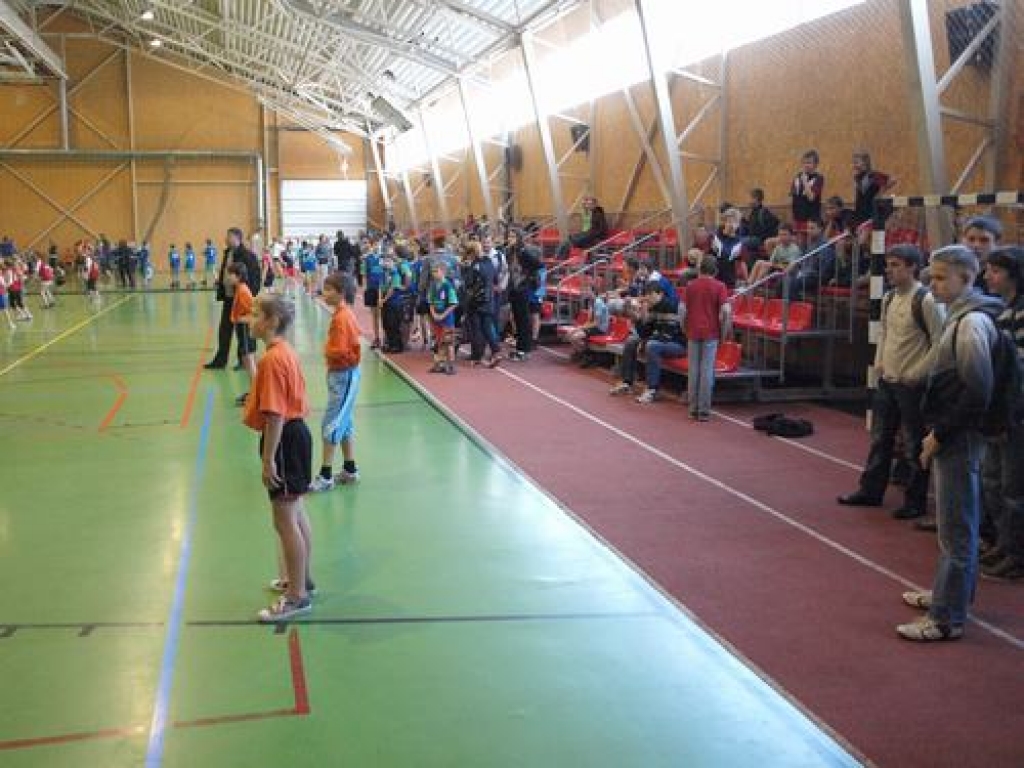 Kokneses sporta centrā notika tautasbumbas turnīrs skolēniem. Vislabāk veicās Pļaviņu novada ģimnāzijas meiteņu un Kokneses vidusskolas zēnu komandai. 
Autors: Indulis Burka