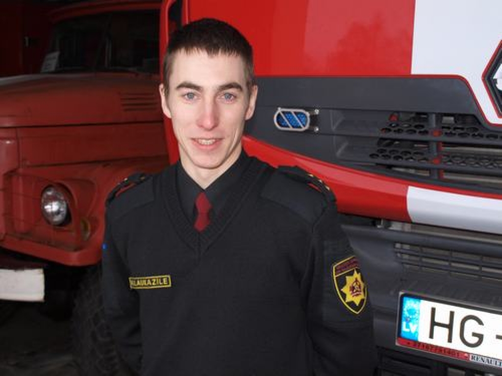 GUNTARS LAUKAZĪLE.  