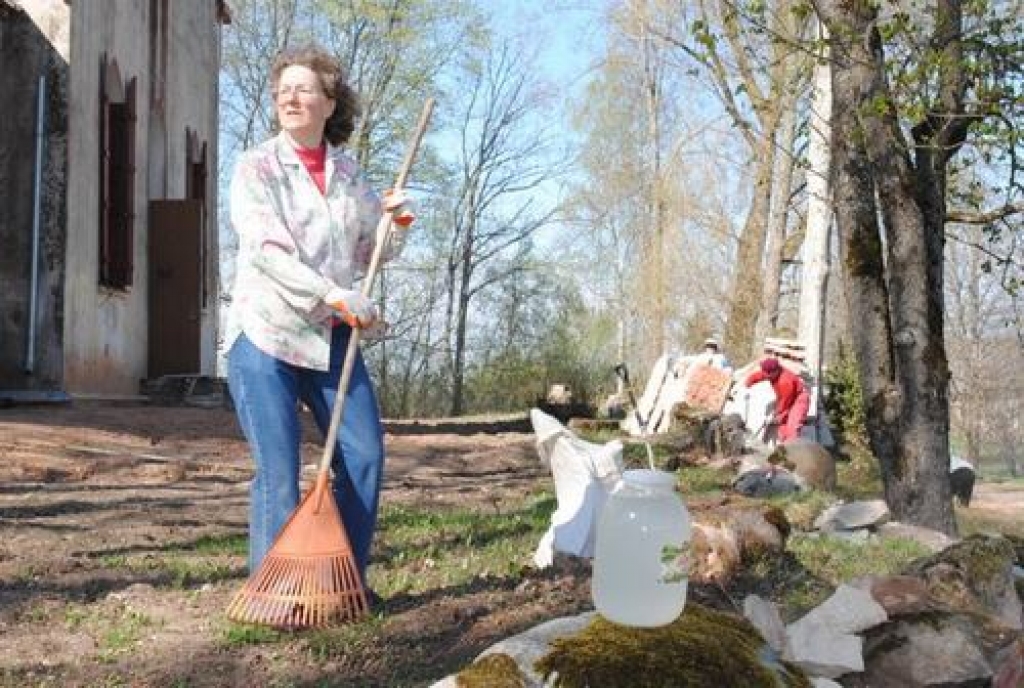 Kokneses novadā sakopa Atradzes kapsētu un Latvijas Dzelzceļa teritoriju, tajā strādāja ap 40 cilvēku. Talcinieki savāca 120 maisu ar atkritumiem. 