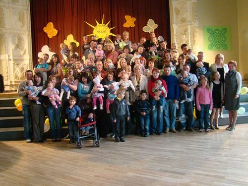 Pļaviņās jau ceturto reizi notika pagājušajā gadā dzimušo mazo pļaviņiešu svinīga uzņemšana Pļaviņu novadā. Pasākumā “Esi gaidīts, mazais Pļaviņu novadniek!” piedalīties bija aicinātas 36 bērniņu, kuri dzimuši 2010. gadā, ģimenes. Pļaviņu...
Autors: Evita Apiņa