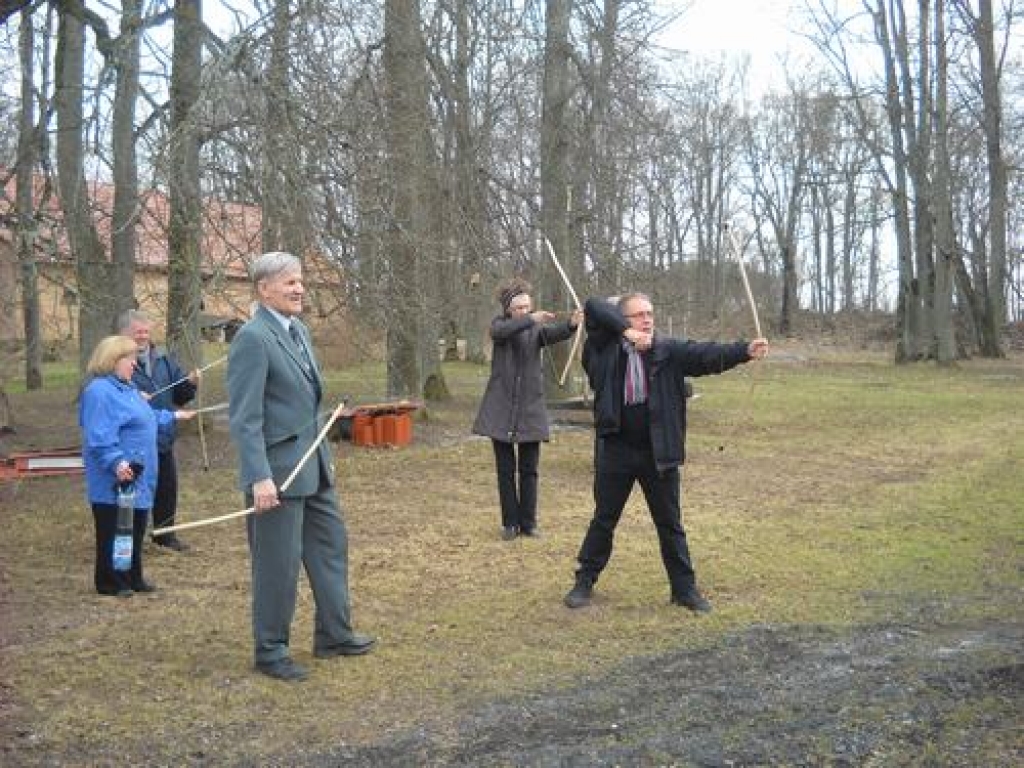 Neretā šobrīd viesojas deviņi seniori no Dānijas. Viņi te ieradušies pieredzes apmaiņas braucienā, jo iesaistījušies projektā „Brīvprātīgie seniori skolās”, ko īsteno sadarbībā ar Neretas Jāņa Jaunsudrabiņa vidusskolu. Dāņu seniori...
Autors: Evita Apiņa
