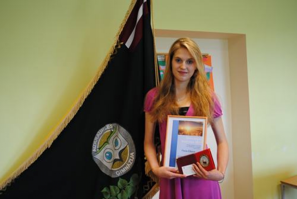“Ģimnāzijas lepnums”. Šādu titulu ieguva Aizkraukles novada ģimnāzijas skolniece Paula Elksne. 