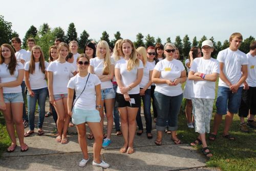 Vakar Jaunjelgavas vidusskolā atklāja starptautiskās programmas “Award” nometni jauniešiem “Vasara 2011”. Tajā piedalās 85 jaunieši vecumā no 14 līdz 25 gadiem, viņi pārstāv Latviju, Krieviju, Poliju, Luksemburgu, Somiju, Lielbritāniju un...
Autors: Guna Mikasenoka