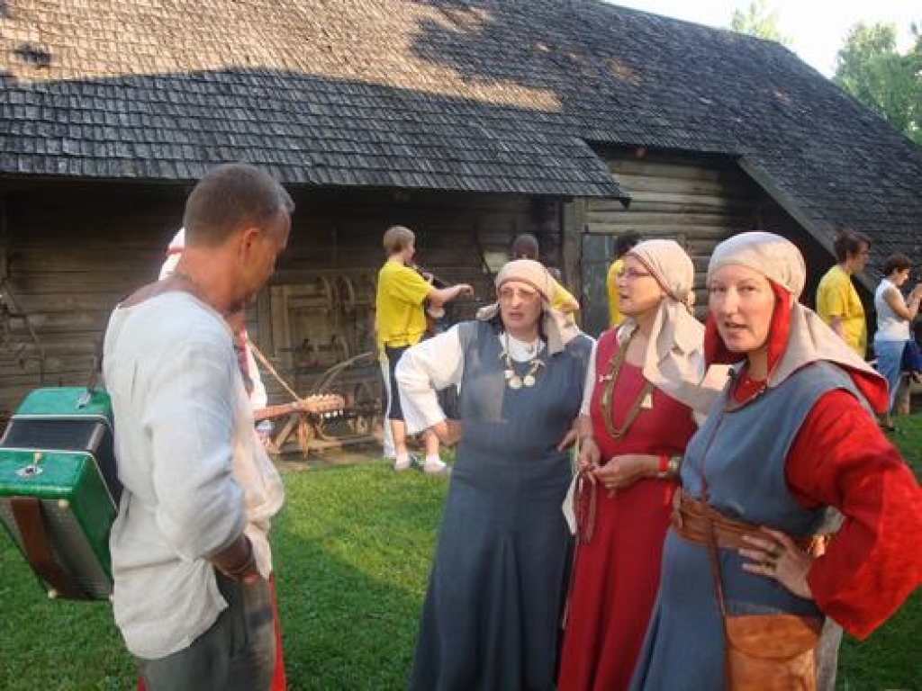 Jēkabpils pilsētas svētkos šogad apmeklētājus iepriecināja Tautas mūzikas festivāls “Lustes Jēkabpilī”, kurā kopā ar citiem Latvijas, Lietuvas un Igaunijas muzikantiem  
piedalījās arī spēlmaņu kopa “Skutelnieki” no Kokneses. “Šādā...