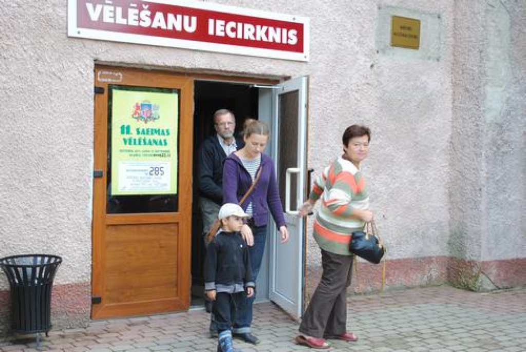 Pēc Centrālās vēlēšanu komisijas apkopotajām ziņām, šodien 11.Saeimas ārkārtas vēlēšanās līdz pulksten 12 Aizkraukles reģionā visaktīvāk balsojuši Skrīveru novada iedzīvotāji  - savu izvēli izdarījusi gandrīz trešā daļa balsstiesīgo...
Autors: Līga Patmalniece